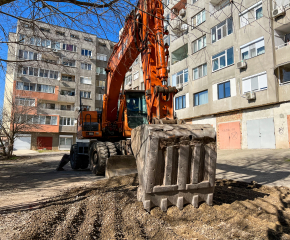Започна ремонтът на ямболската улица „Еледжик“, благоустроява се и  пространството пред блок 148 на ул. „Търговска“